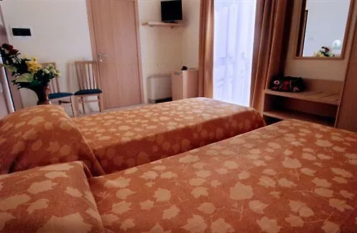 Hotel Mirandola 3*,